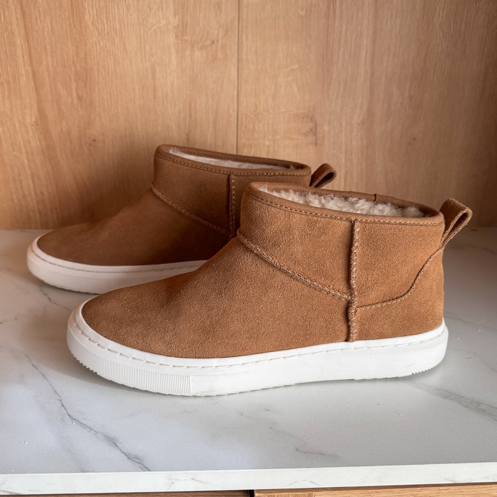 UGG Alameda Mini Boots Chestnut Suede Shearling Lined Slip-On Sneakers Sz 8.5